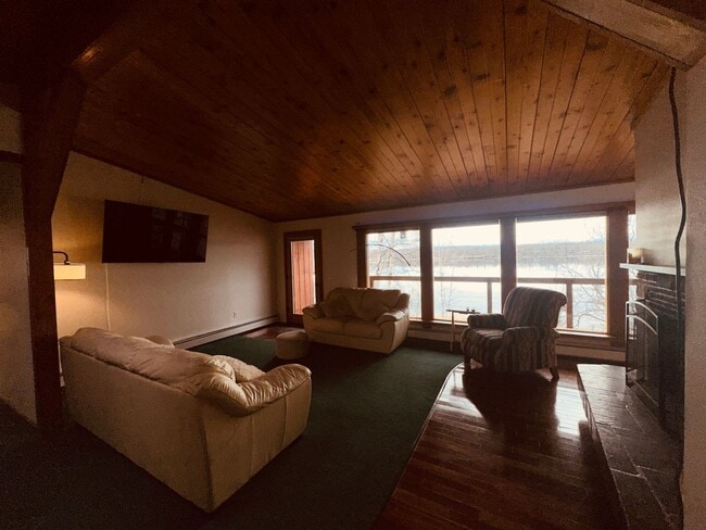 Building Photo - 1051 N Northshore Dr