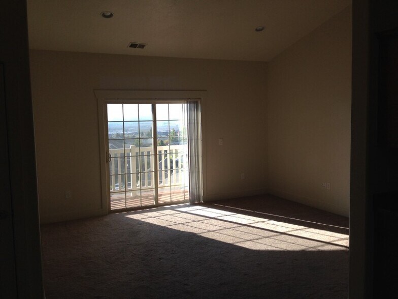 Building Photo - 179 W Springview Dr