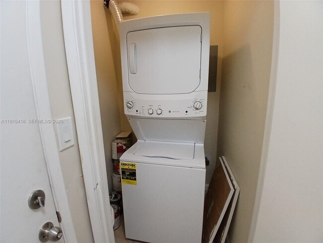 Building Photo - 9731 Fontainebleau Blvd