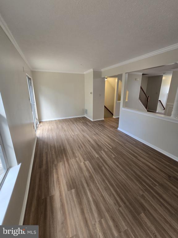 Building Photo - 6328 S Lake Ct