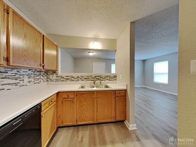 Building Photo - 10948 Sweetsen Rd