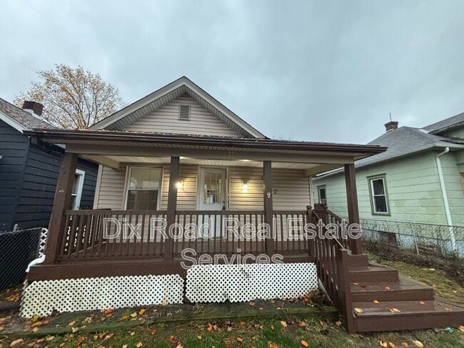 Primary Photo - 1520 Lawn Ave