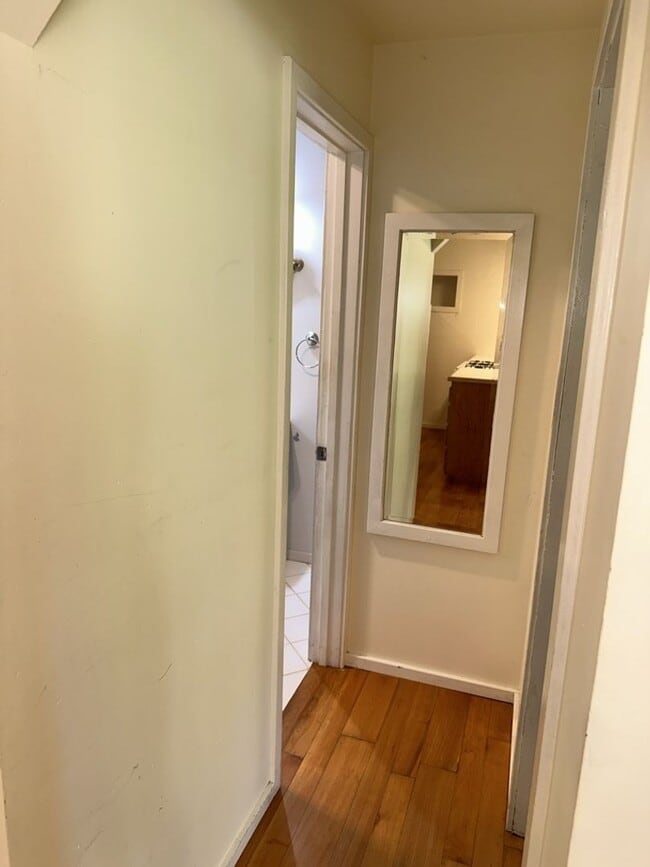 Building Photo - 2000+ sf home is in a great location, pet ...