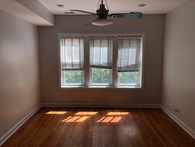 Building Photo - 4849 N Wolcott Ave