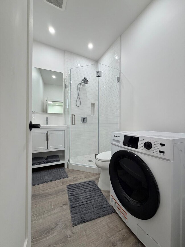 Building Photo - CLA1047