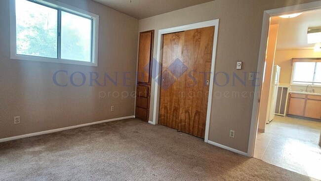 Building Photo - Adorable Home Near NNU!