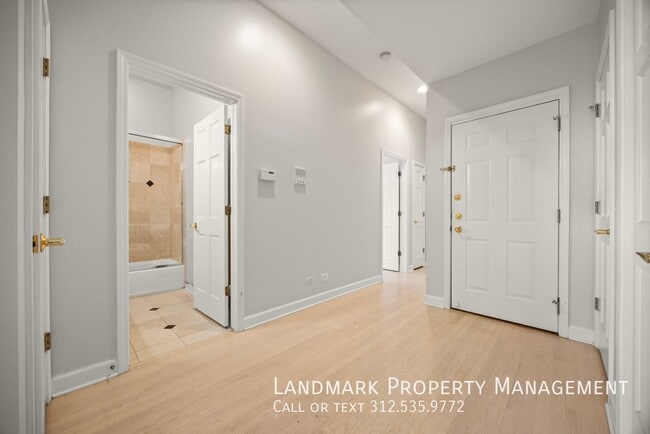 Building Photo - 1546 N Hudson Ave