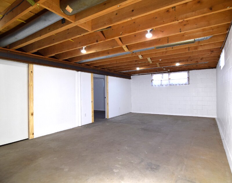 Building Photo - 2107 S 150 W