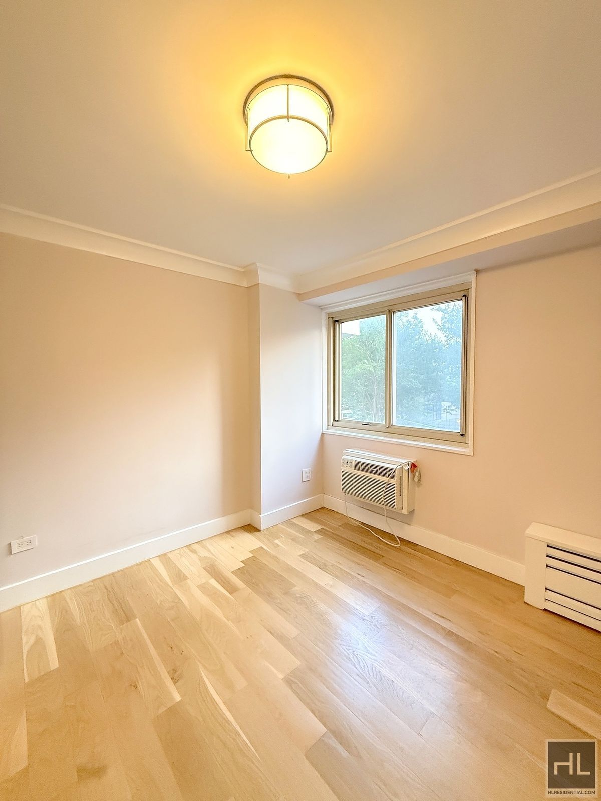 Building Photo - 3 bedroom 1 bathroom WEST 93 STREET