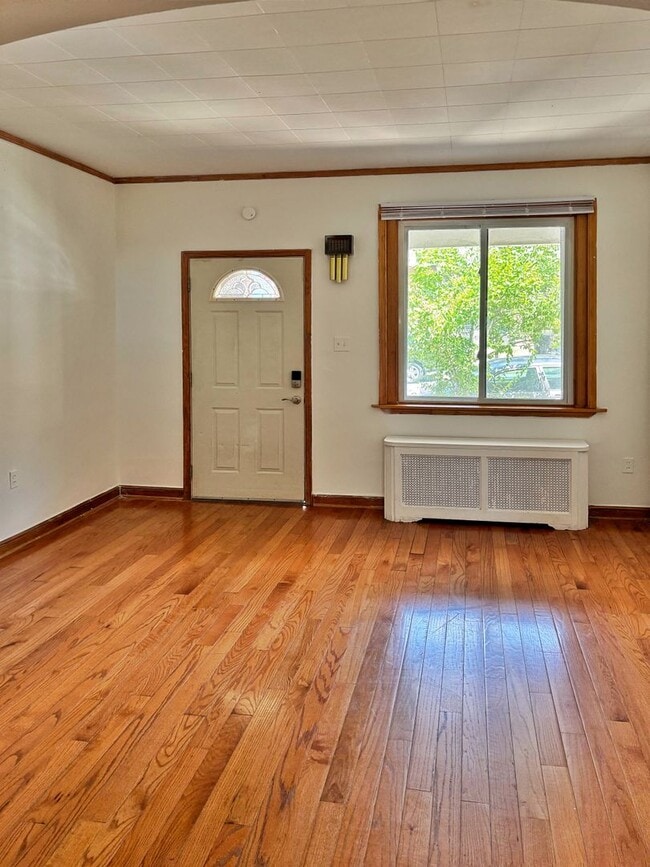 Building Photo - For Rent: 3 Bedroom, 1 Bath House – Availa...