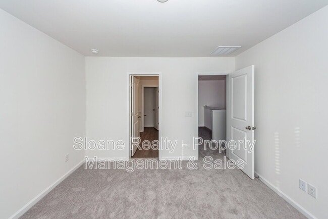 Building Photo - 4633 Forest Hills Dr