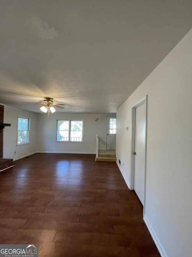 Building Photo - 121 Chipley Creek Dr