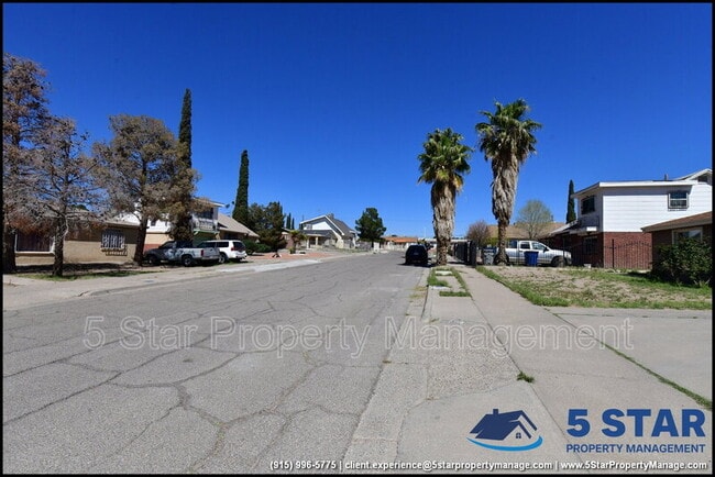 Building Photo - 908 Bolivia St