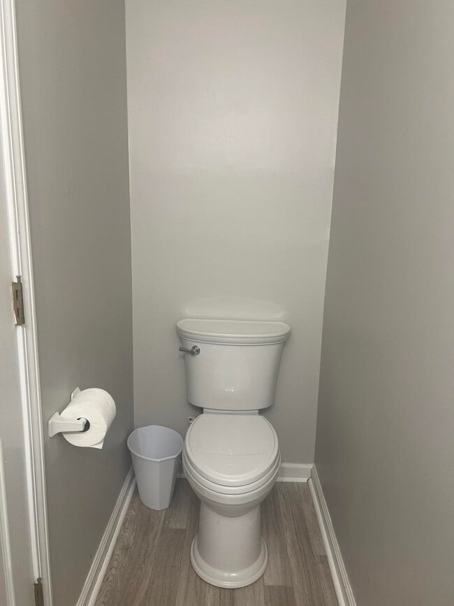 Building Photo - 1240 Inabinet Dr