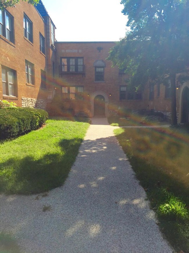 Building Photo - 4507 Roanoke Pkwy