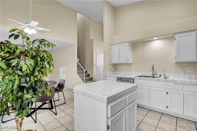 Building Photo - 9309 Mountain Rise Ave