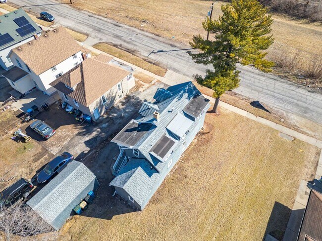 Building Photo - 835 Bishop Ave