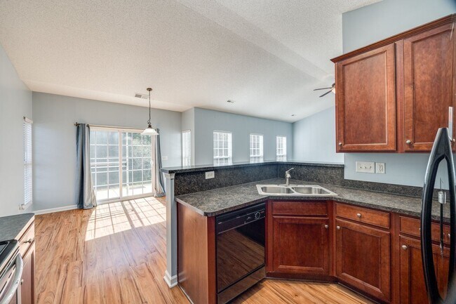 Building Photo - Well maintained 3 bedroom 2 bath home with...
