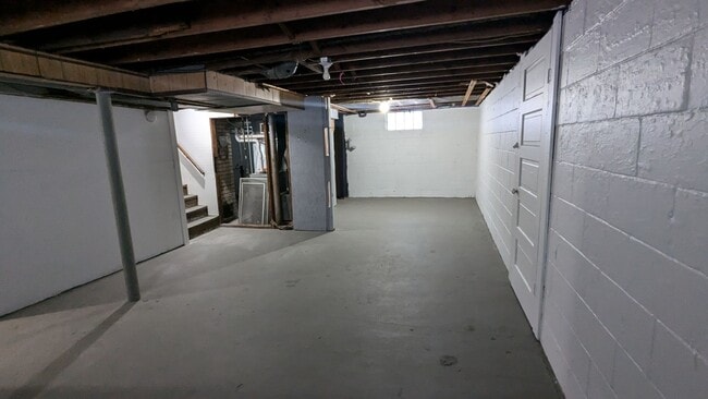 Building Photo - 1950 Dyson St