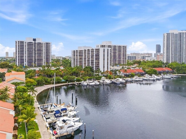 Building Photo - 3610 Yacht Club Dr