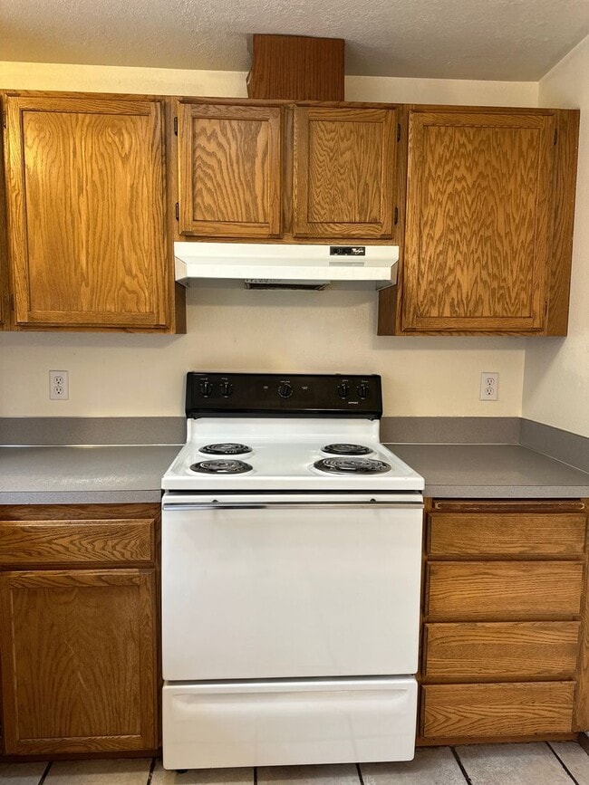 Building Photo - Three bedroom Westside home near OSU Cascades!