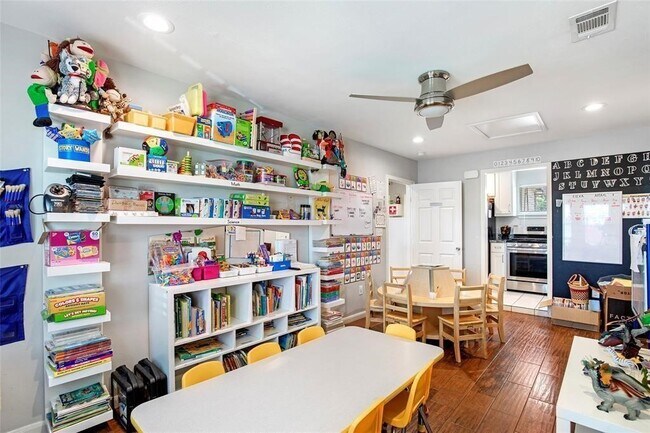 Building Photo - 5302 Treaschwig Rd