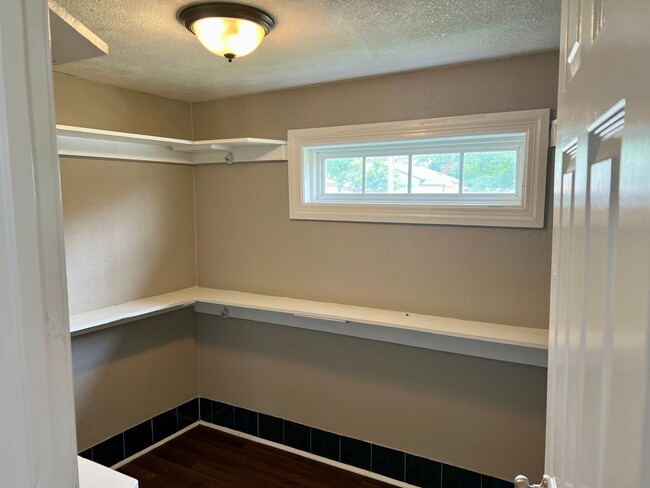 Building Photo - West End Home FOR RENT!