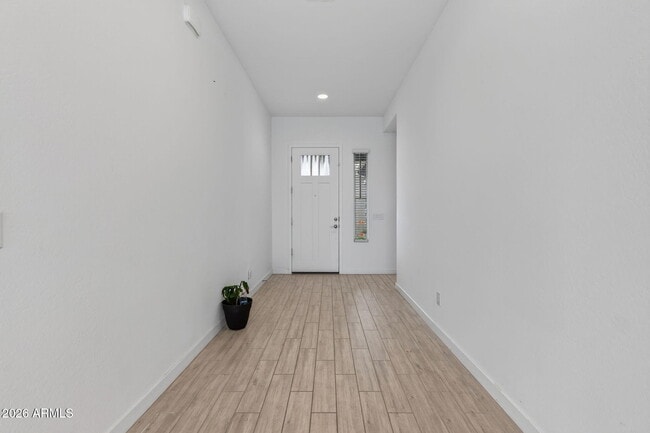 Building Photo - 203 E Birchwood Pl