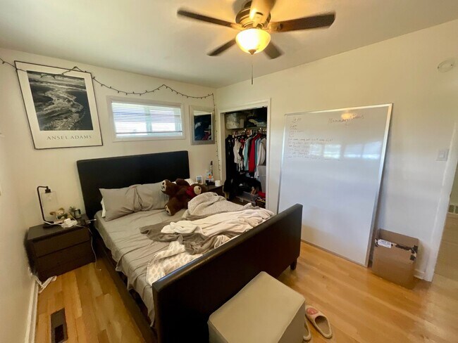 Building Photo - Expansive 5-bedroom, 2.5-bath home with incredible mountain views!