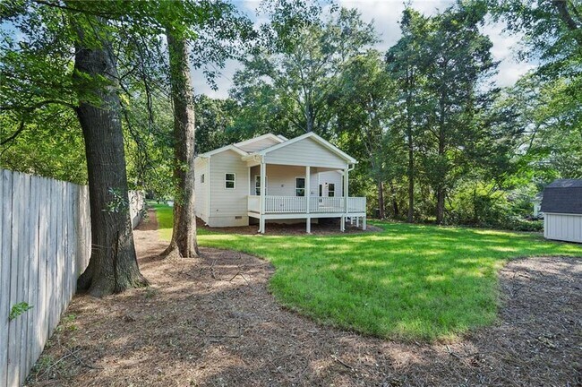 Building Photo - 1036 Dell Ave SE