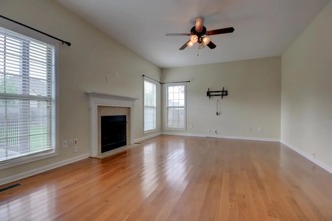 Building Photo - Chinook