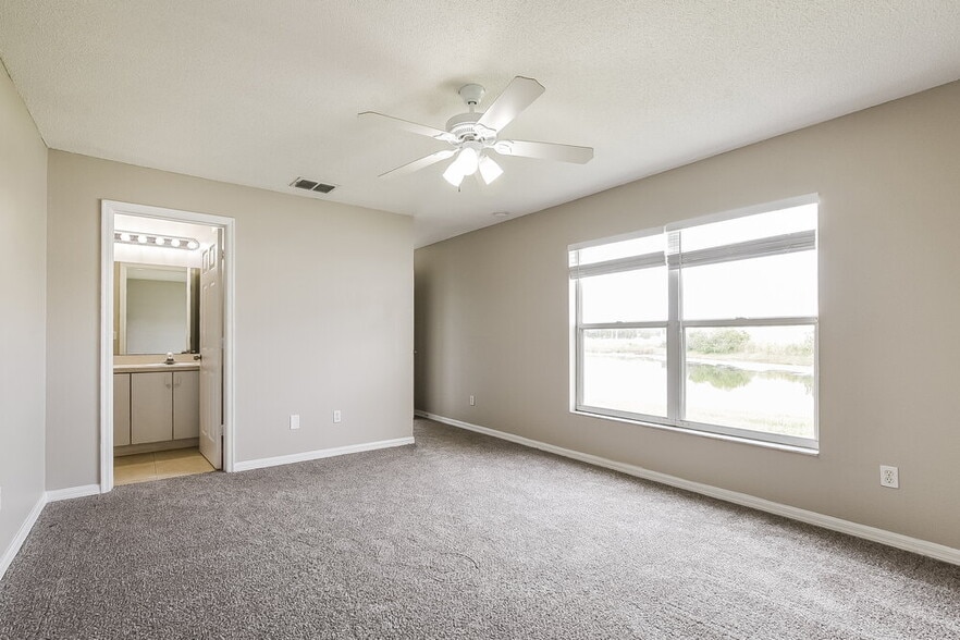 Building Photo - 12916 Los Alamitos