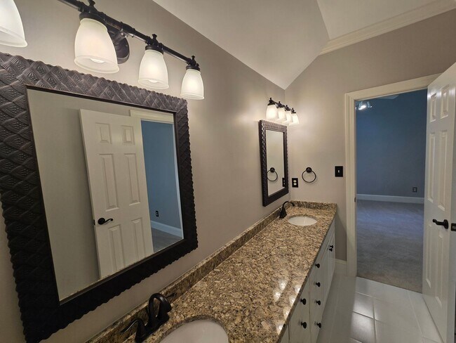 Building Photo - 102 Eyemouth Ct