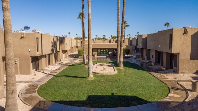 Building Photo - Move-in special $800.00