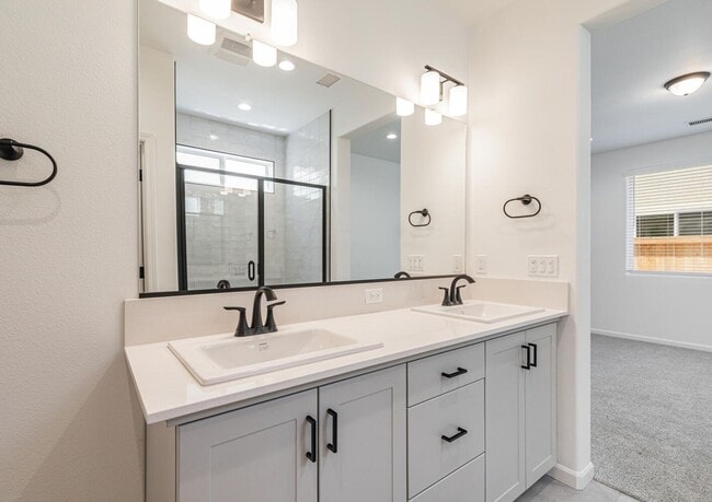 Building Photo - New Tesoro Viejo home with 3 bedrooms, 3 b...