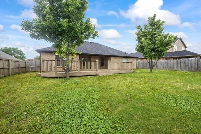 Building Photo - 1809 SW Sequoia St