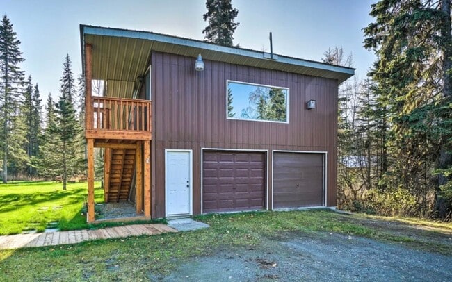 Building Photo - SEASONAL 4bd 2ba log home