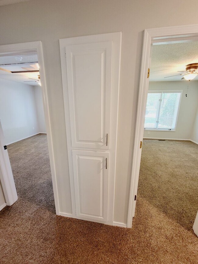 Building Photo - Primrose Market Place Area - Mission Hills Subdivision