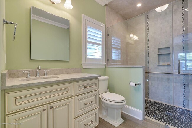 Building Photo - 330 Villa Park Wy