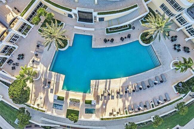 Building Photo - 848 Brickell Key Dr