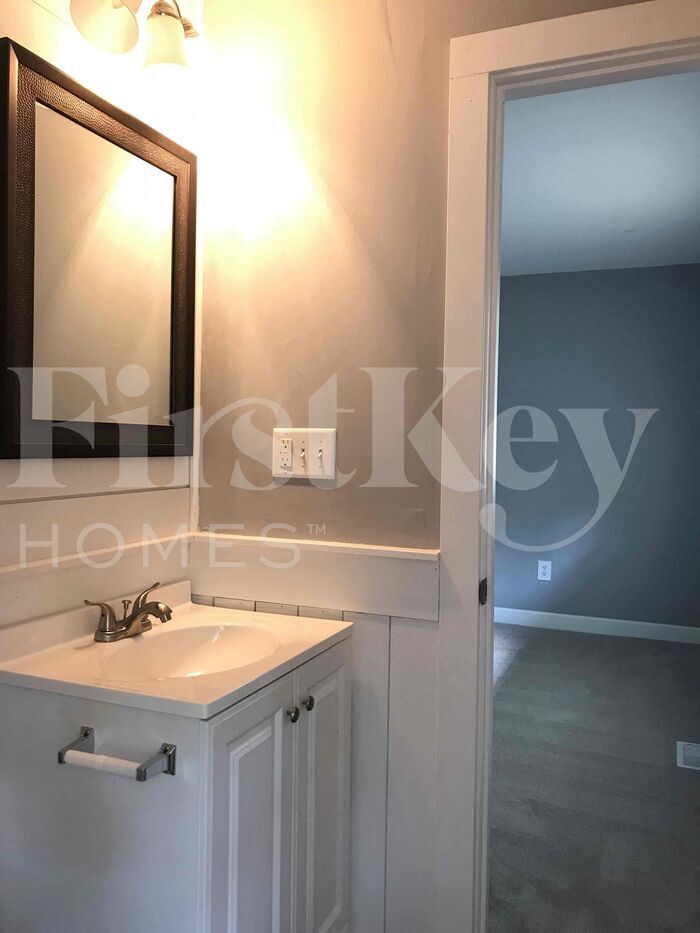 Building Photo - 5837 Walsham Way