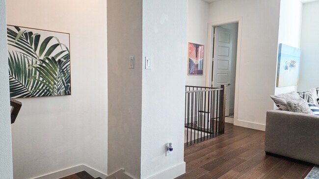 Building Photo - 7859 Verona Pl