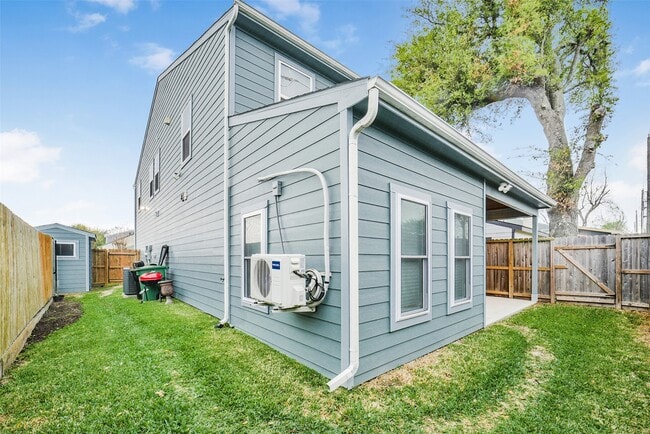 Building Photo - 10242 Bridgeland Ln