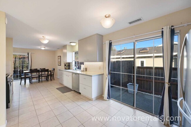 Building Photo - 2450 Center Rd