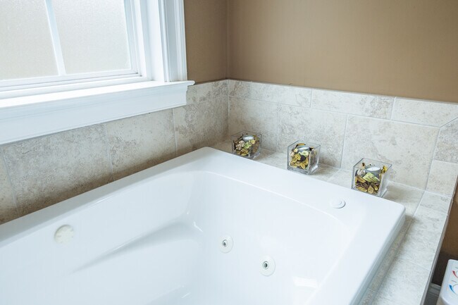 Jetted Tub - 2216 Katherine Kiker Rd