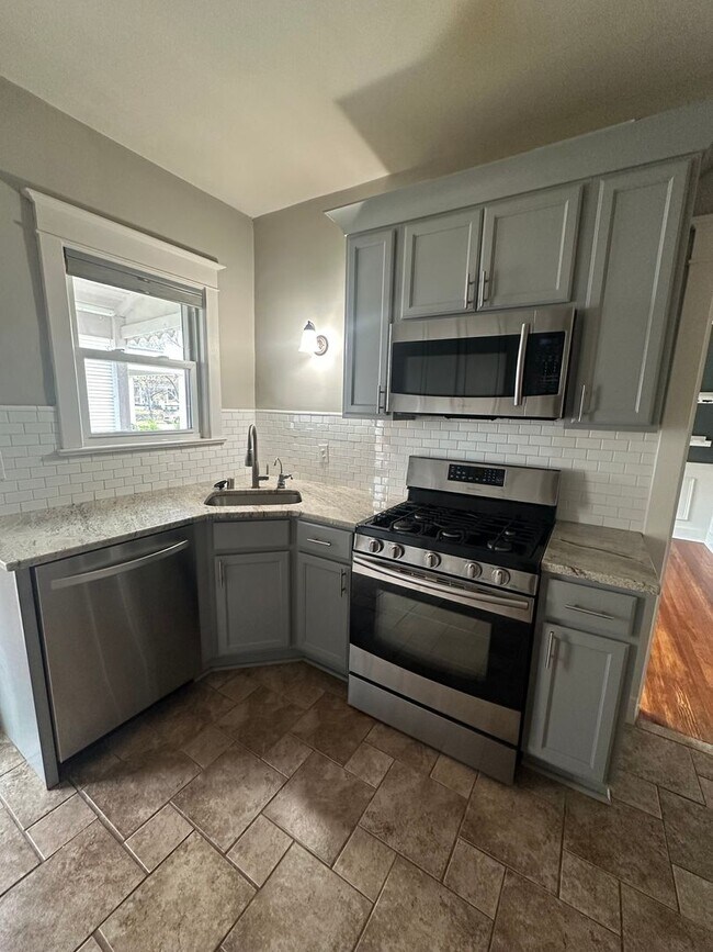 Building Photo - Gorgeous Renovated Highlands Bungalow – Available for Rent!