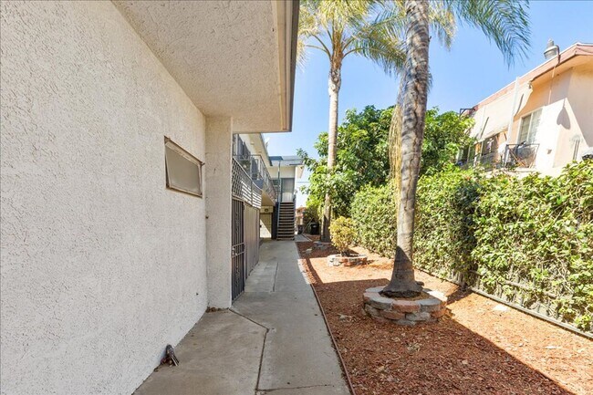 Building Photo - 10223 S Crenshaw Blvd