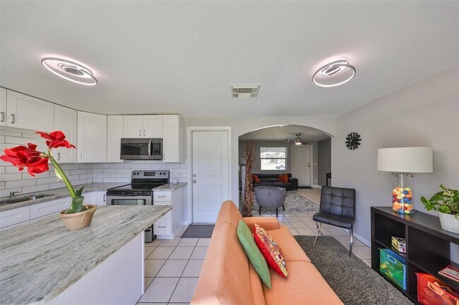 Building Photo - 6025 Florida Cir S