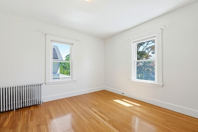 Building Photo - 267 Cherry St