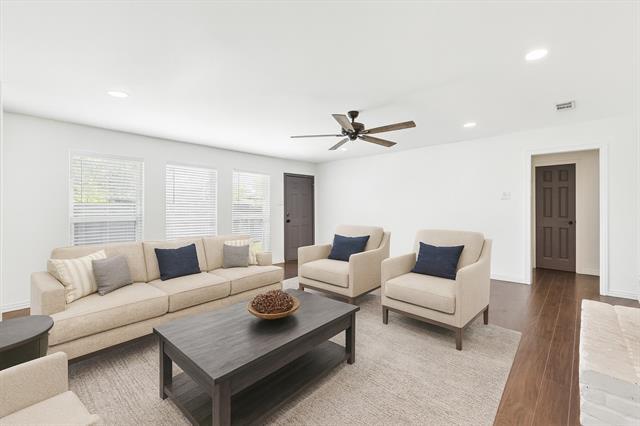 Building Photo - 2201 Jamestown Ct